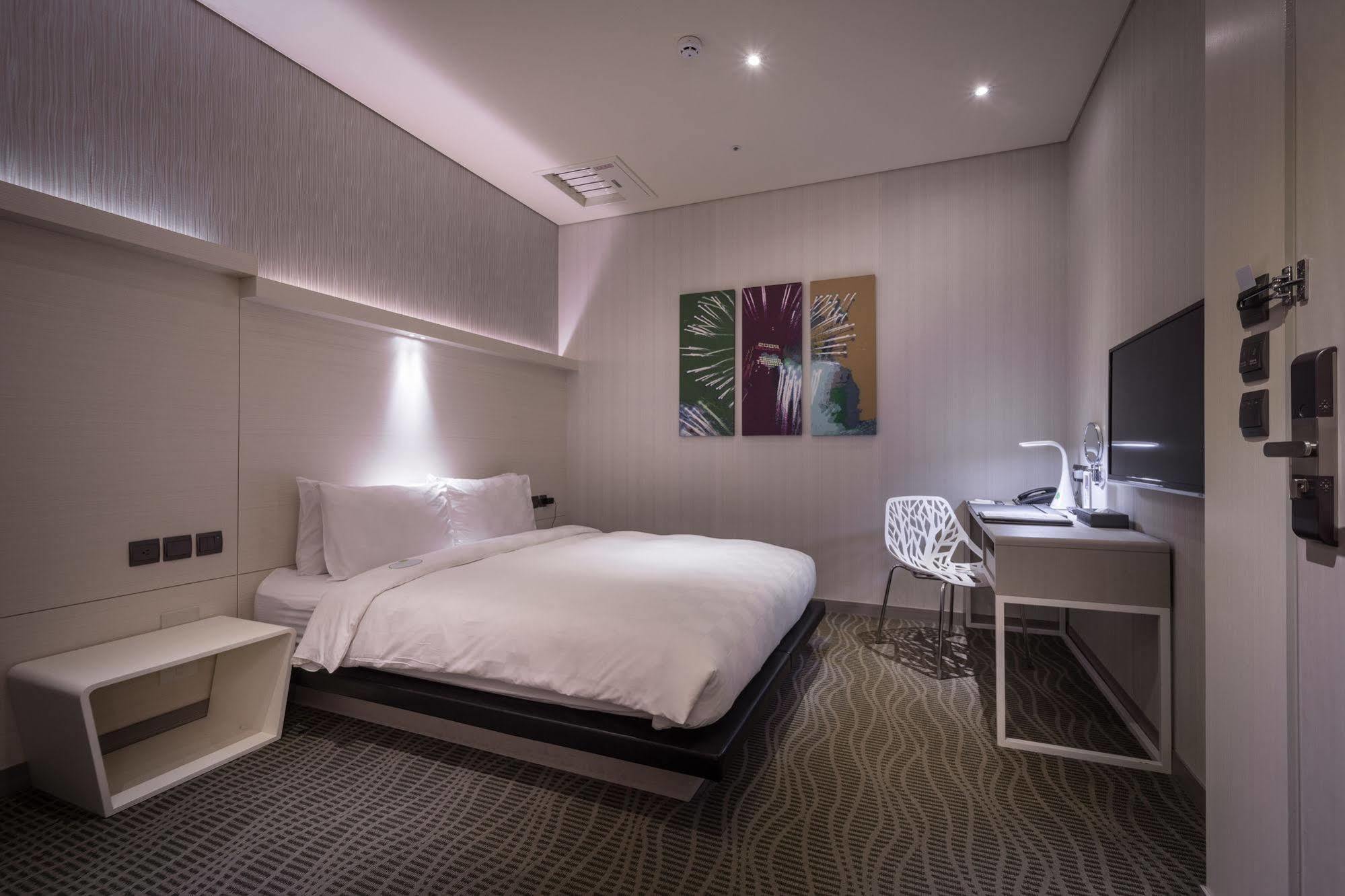 Taipei 101 Sparkle Hotel Exterior photo